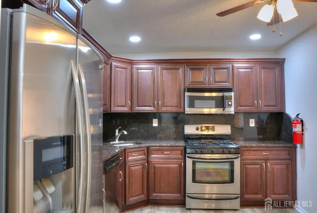 $399,000 | 8 Amethyst Way, Franklin Park, NJ 08823