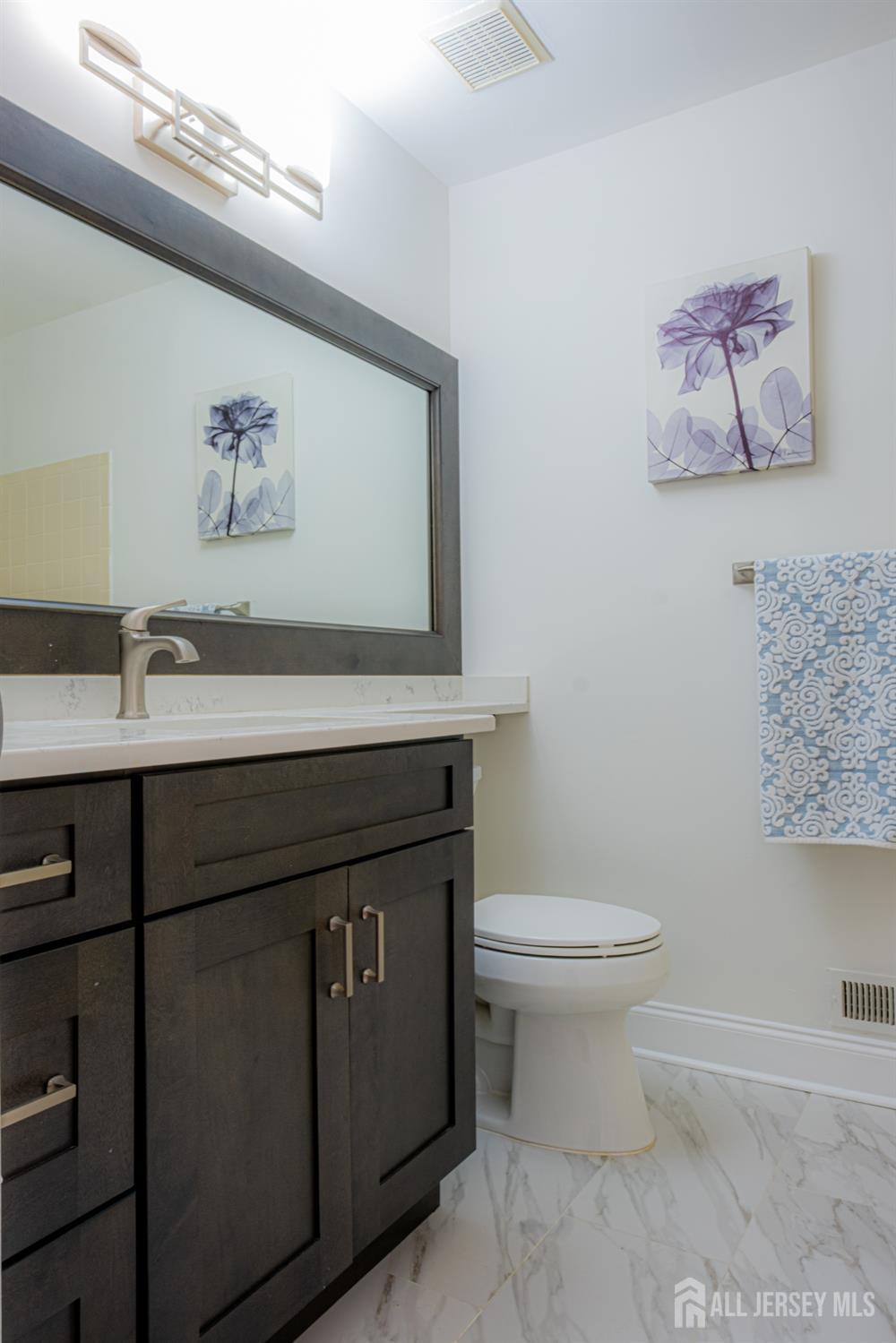 8 Amethyst Way Franklin Park, NJ 08823 - Photo 10 of 31