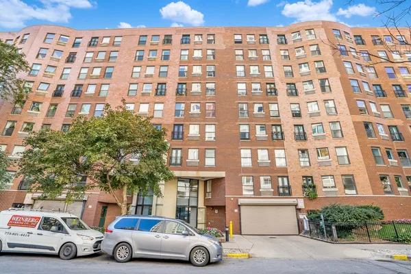 $3,000 | 711 West Gordon Terrace, Unit 813, Chicago, IL 60613