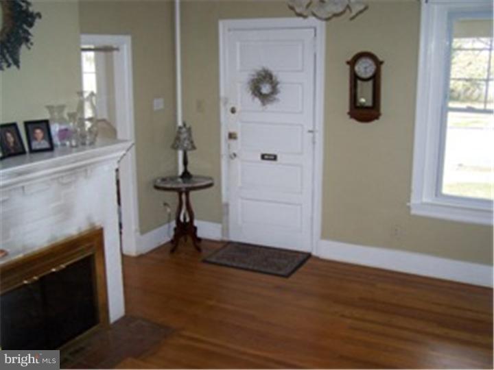 1005 Edgewood Road Havertown, PA 19083 - Photo 6 of 24 Living Room