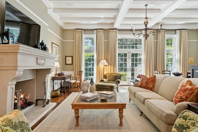 $20,000 | 446 West Huron Street, Chicago, IL 60654