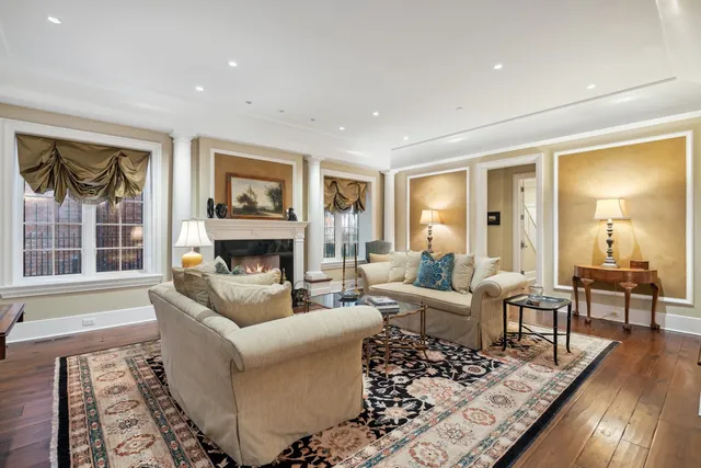 $20,000 | 446 West Huron Street, Chicago, IL 60654