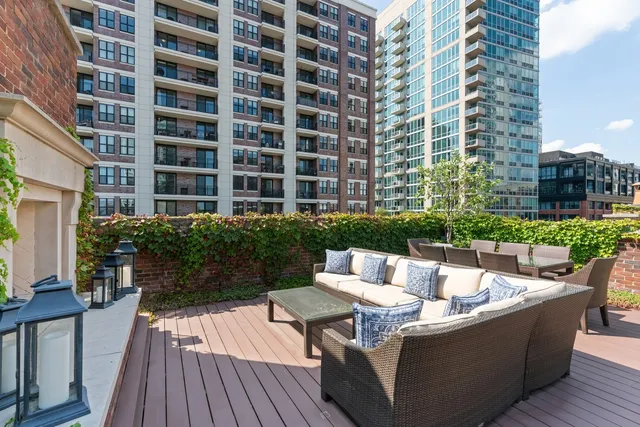 $20,000 | 446 West Huron Street, Chicago, IL 60654