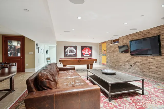 $20,000 | 446 West Huron Street, Chicago, IL 60654