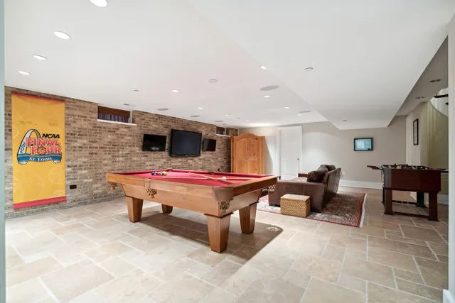 $20,000 | 446 West Huron Street, Chicago, IL 60654