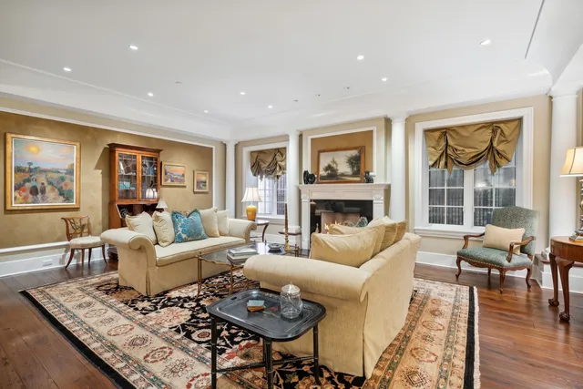 $20,000 | 446 West Huron Street, Chicago, IL 60654