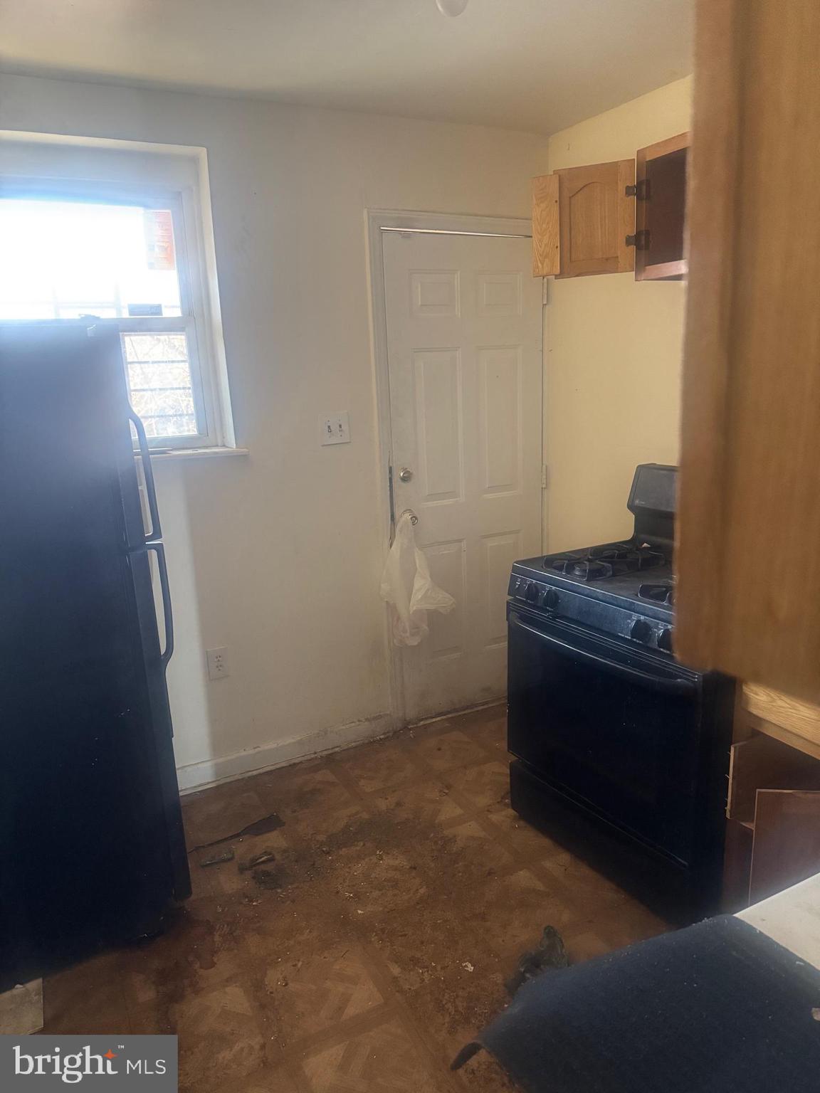 1022 North Gilmor Street Baltimore, MD 21217 - Photo 6 of 16 a room with a window