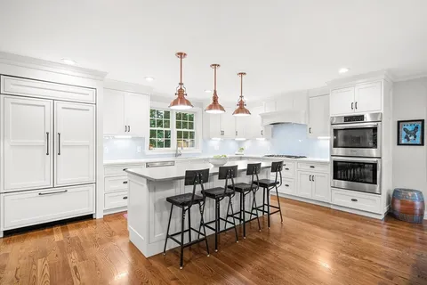 $2,395,000 | 10 Kirkland Circle, Wellesley, MA 02481