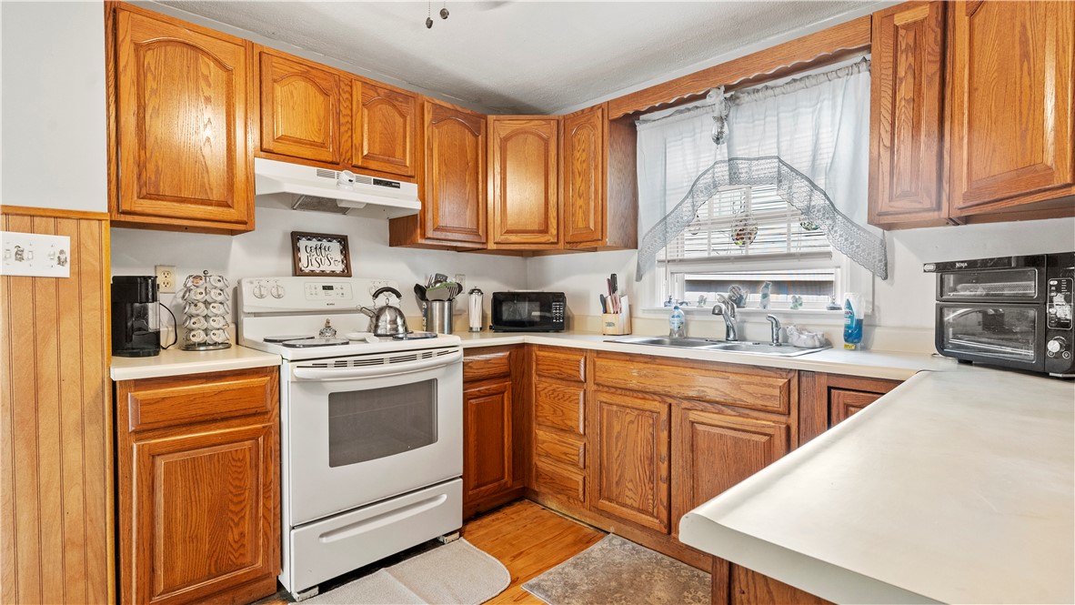 21 Brookwood Road Cranston, RI 02910 - Photo 6 of 14
