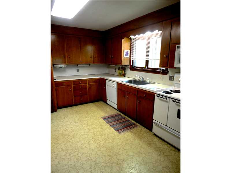 87 Wagner Road Westerly, RI 02891 - Photo 8 of 18 Kitchen.