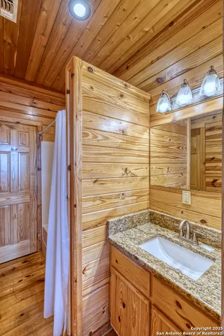 $1,250,000 | 241 Mountain Laurel Lane, Concan, TX 78838