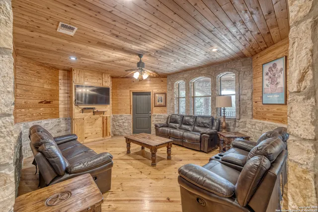 $1,250,000 | 241 Mountain Laurel Lane, Concan, TX 78838