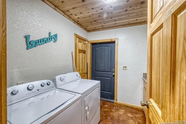 $1,250,000 | 241 Mountain Laurel Lane, Concan, TX 78838