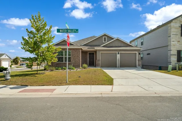 $1,800 | 1177 Water Valley, Seguin, TX 78155