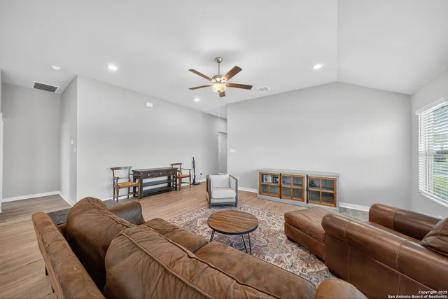 $1,800 | 1177 Water Valley, Seguin, TX 78155