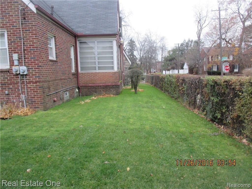 16656 Parkside Street Detroit, MI 48221 - Photo 26 of 33 IMG_1922.JPG