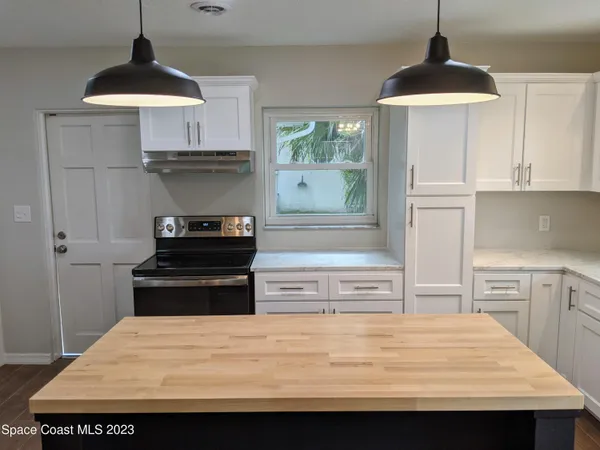 a kitchen with a stove and a refrigerator