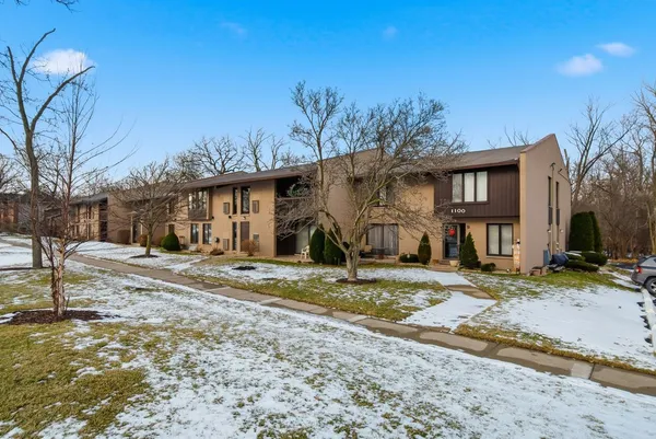 $133,000 | 1100 Holbrook Road, Unit D, Homewood, IL 60430