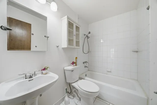 $142,000 | 1100 Holbrook Road, Unit D, Homewood, IL 60430