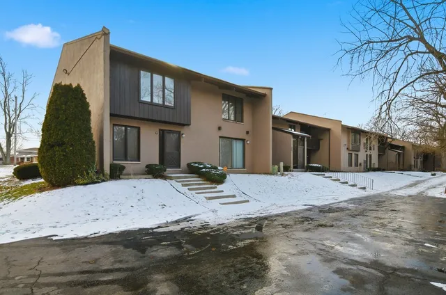$142,000 | 1100 Holbrook Road, Unit D, Homewood, IL 60430