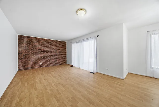 $142,000 | 1100 Holbrook Road, Unit D, Homewood, IL 60430