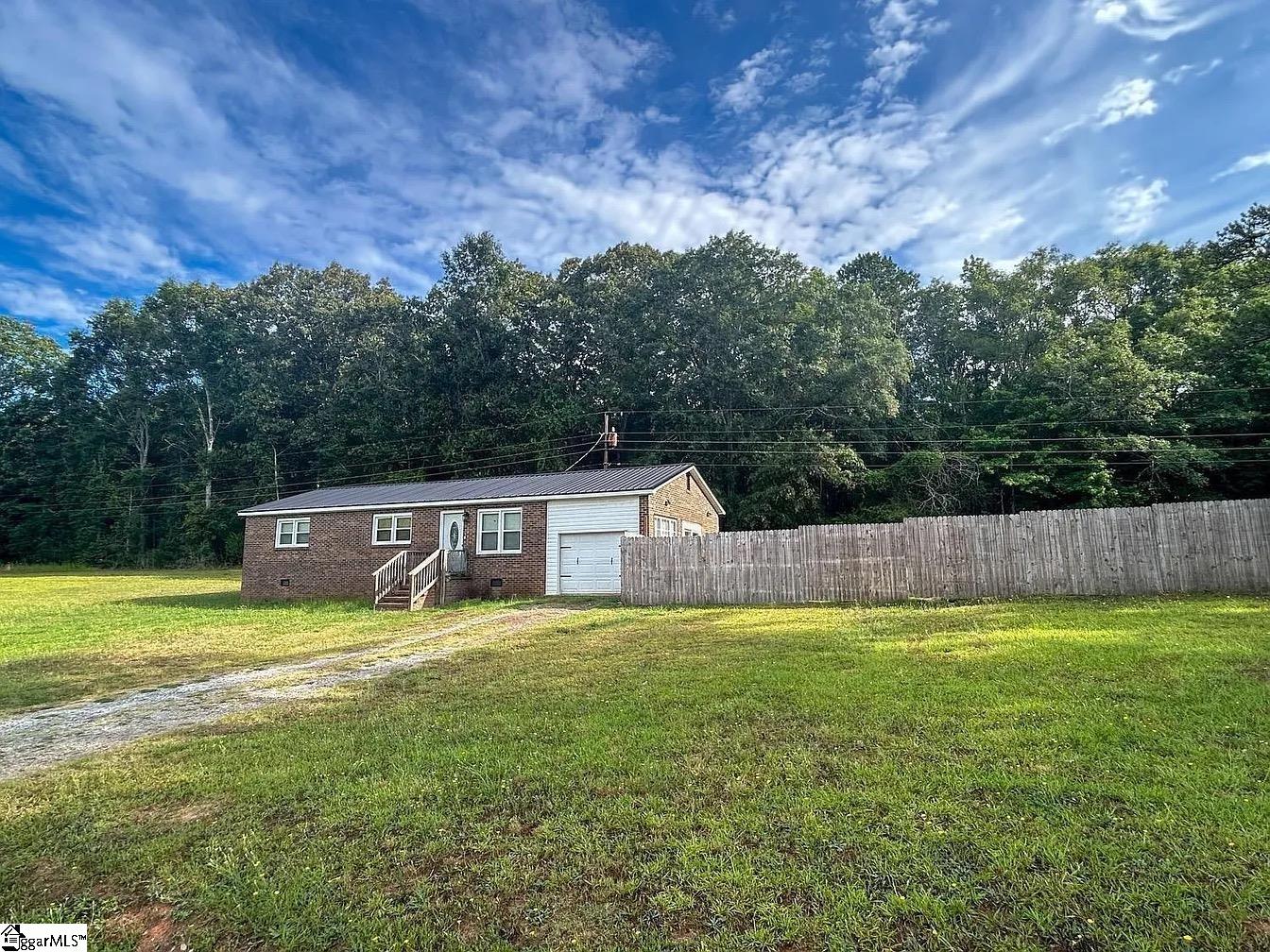 204 Hillside Circle Iva, SC 29655 - Photo 1 of 17