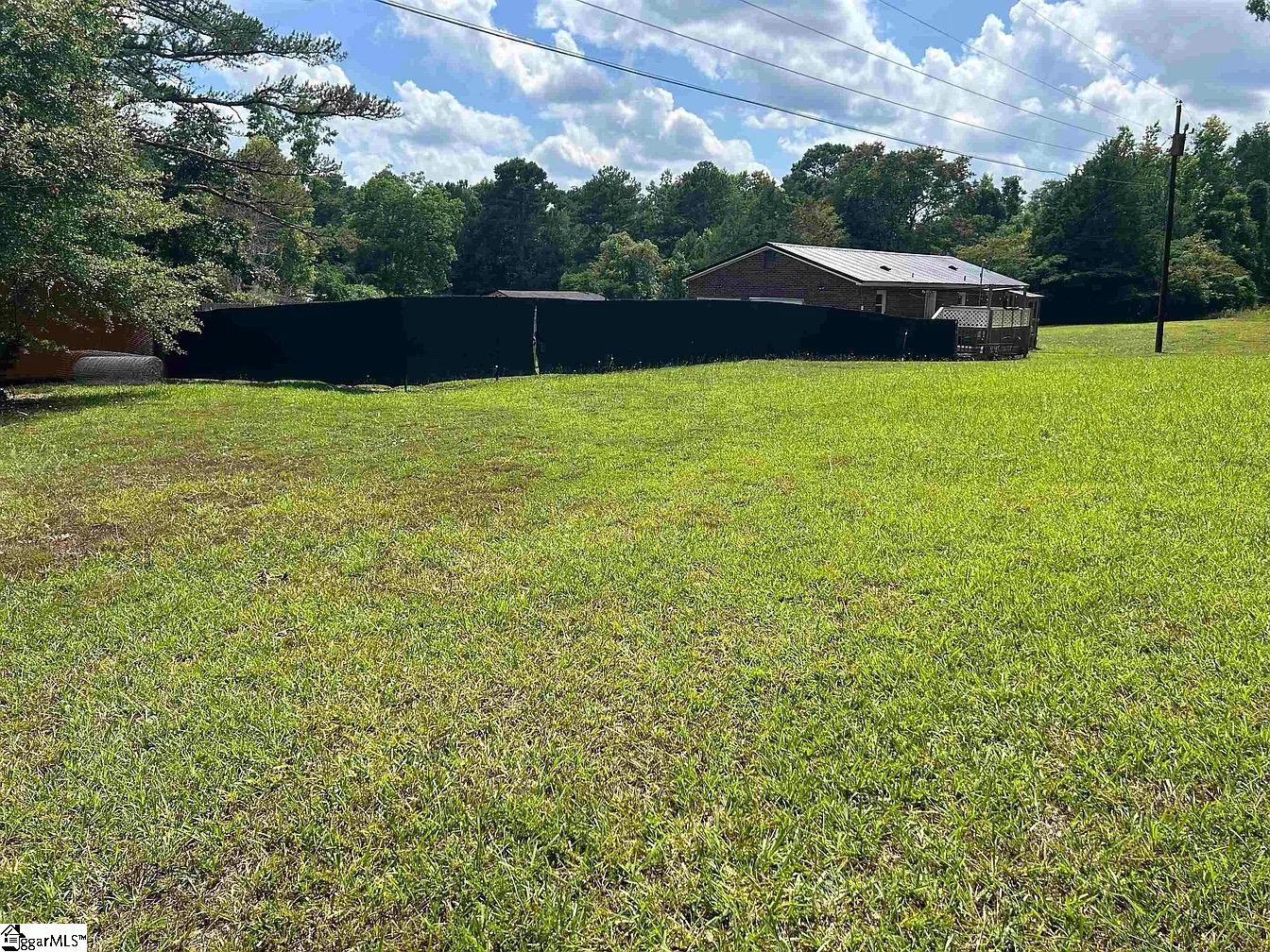 204 Hillside Circle Iva, SC 29655 - Photo 2 of 17