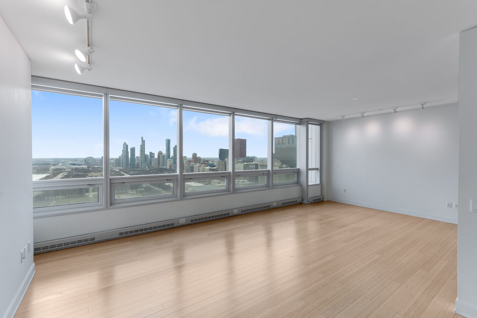340 East Randolph Street, Unit 2905 Chicago, IL 60601 - Photo 3 of 15