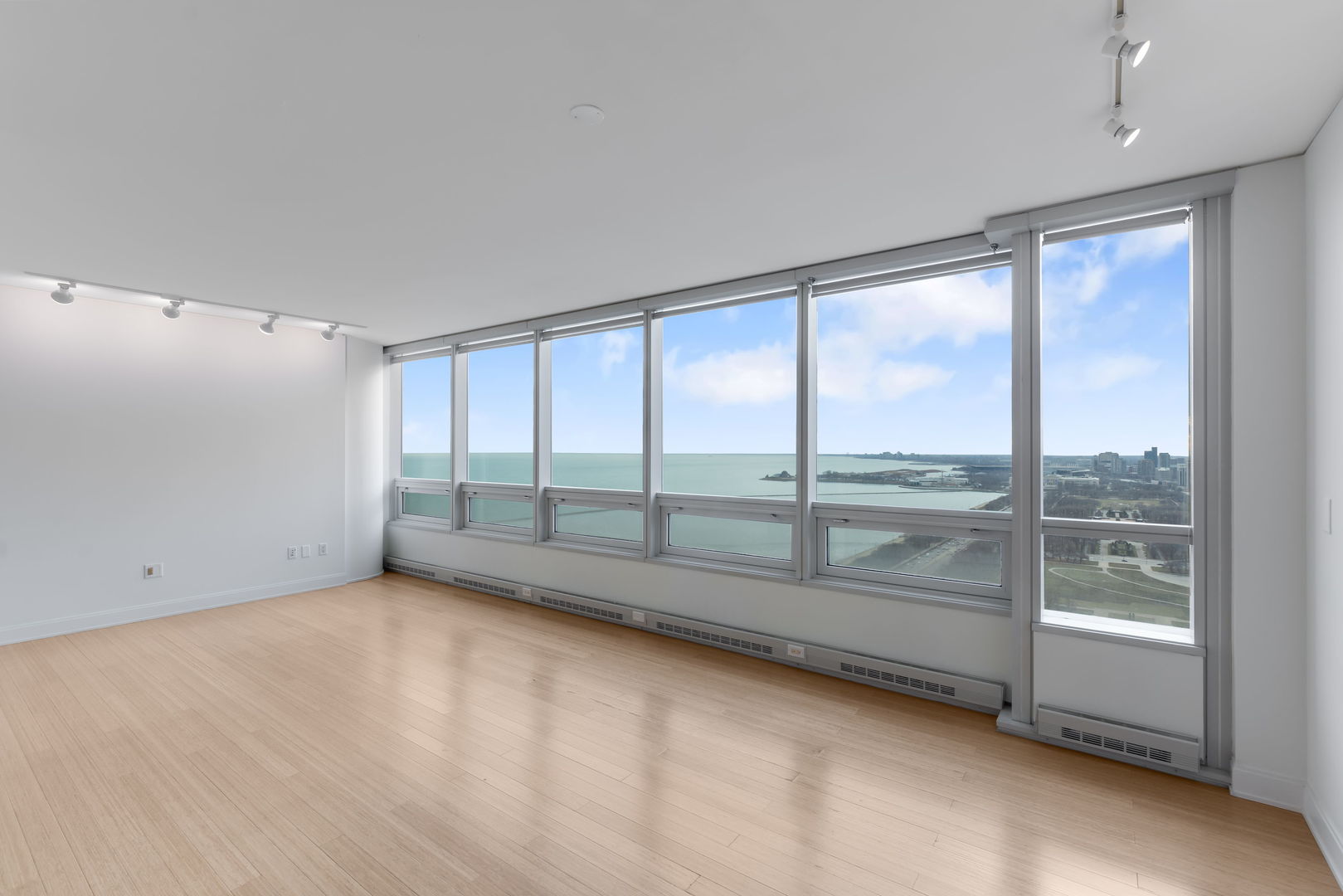 340 East Randolph Street, Unit 2905 Chicago, IL 60601 - Photo 5 of 15