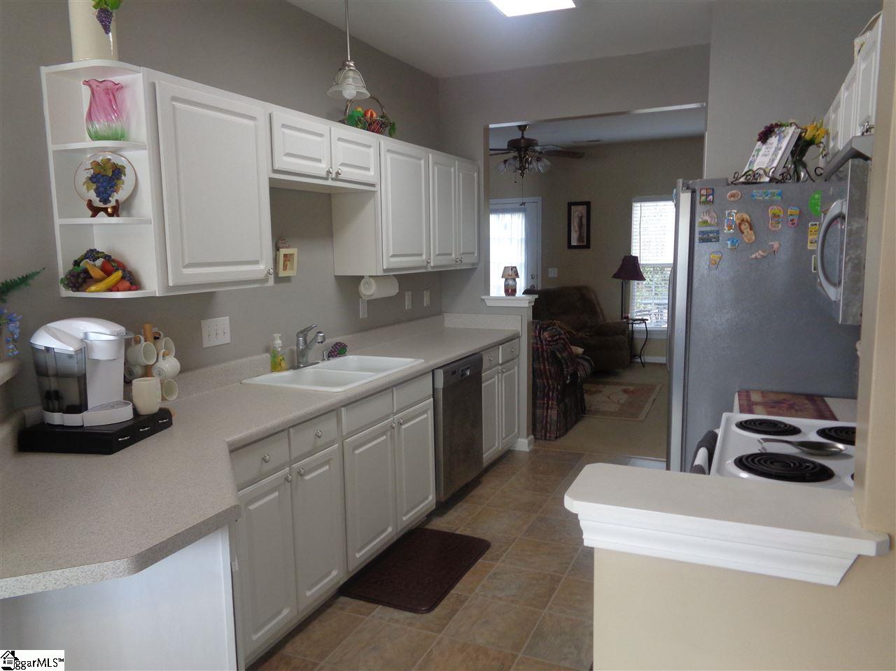 140 Spring Crossing Circle Greer, SC 29650 - Photo 4 of 9