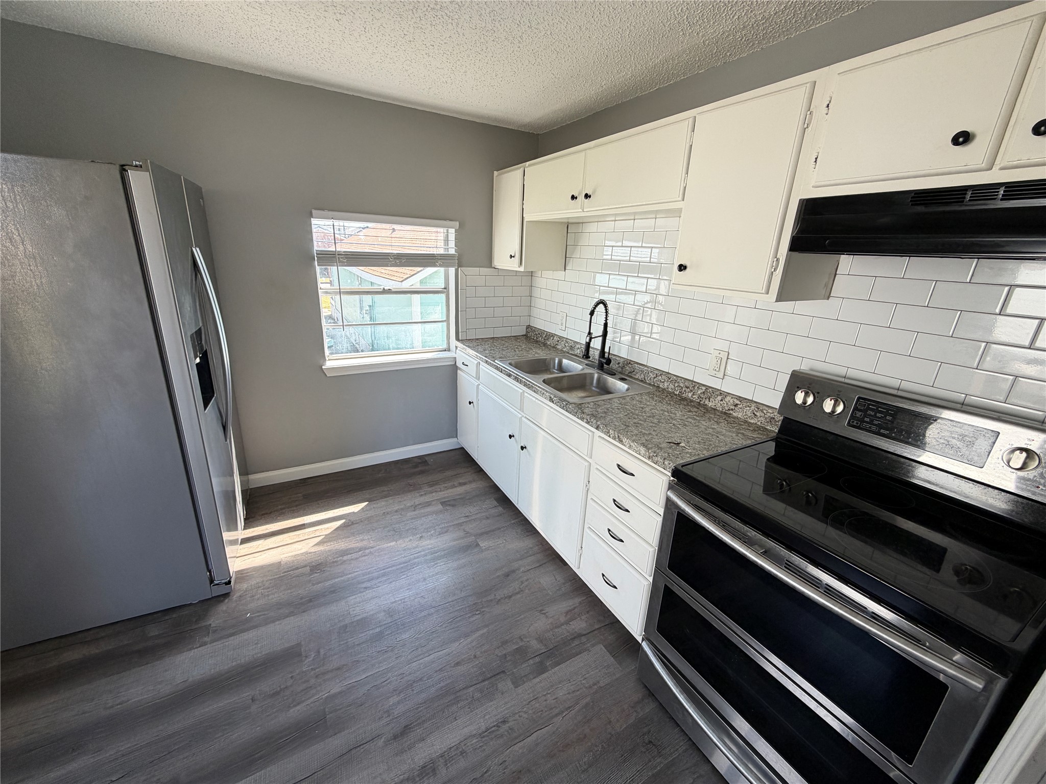 5616 Avenue R, Unit 2 Galveston, TX 77551 - Photo 4 of 8 a kitchen with appliances and cabinets