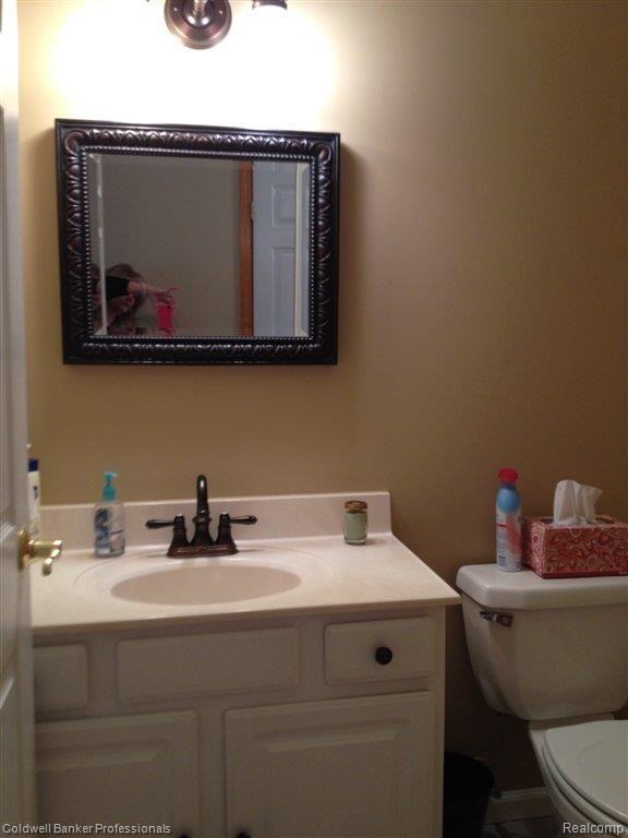10481 Culver Road Brighton, MI 48114 - Photo 14 of 19 Powder Room