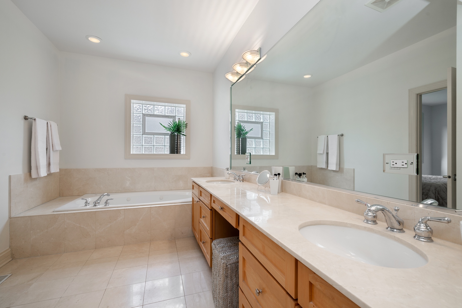 1503 North Mohawk Street, Unit 1E Chicago, IL 60610 - Photo 15 of 25 a bedroom with a bed and a large window