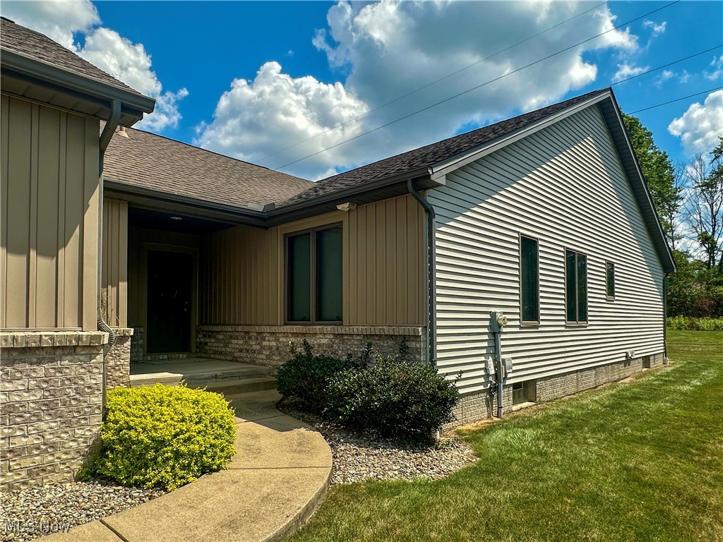 1109 Shadow Ridge Drive Niles, OH 44446 - Photo 2 of 26