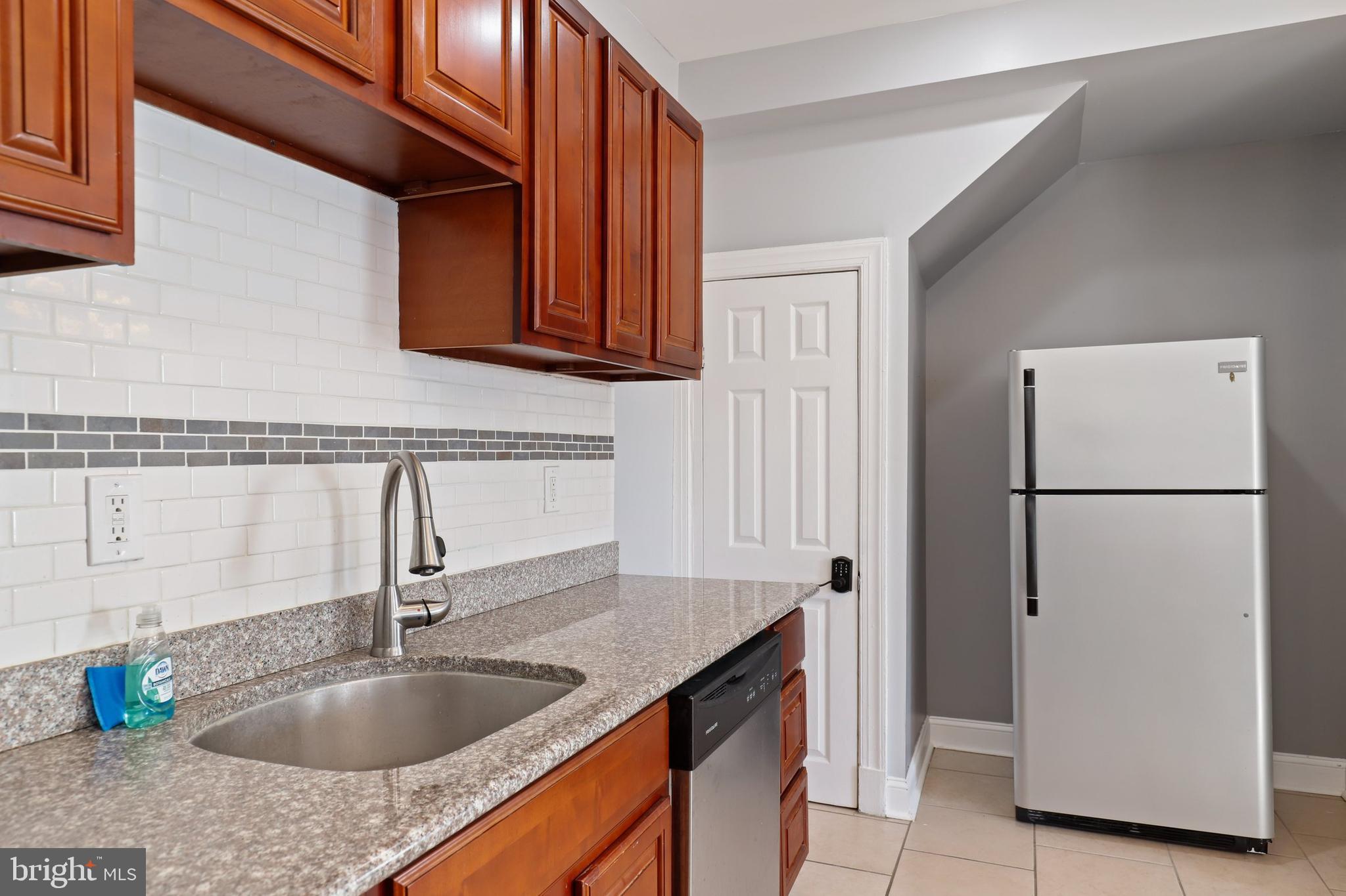 820 North Woodington Road Baltimore, MD 21229 - Photo 17 of 48