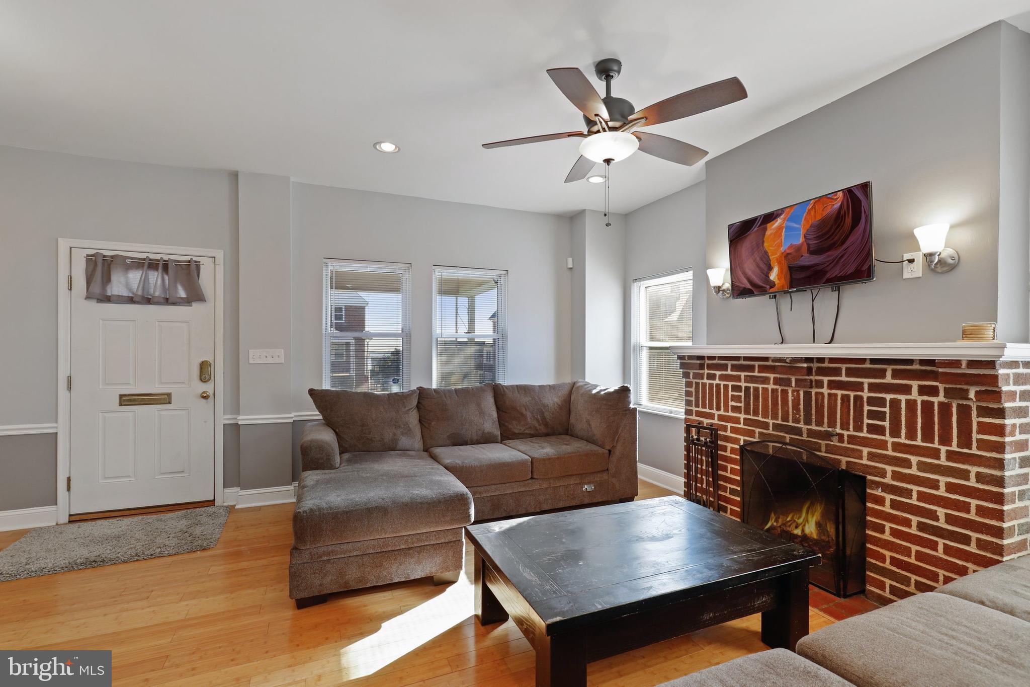 820 North Woodington Road Baltimore, MD 21229 - Photo 5 of 48