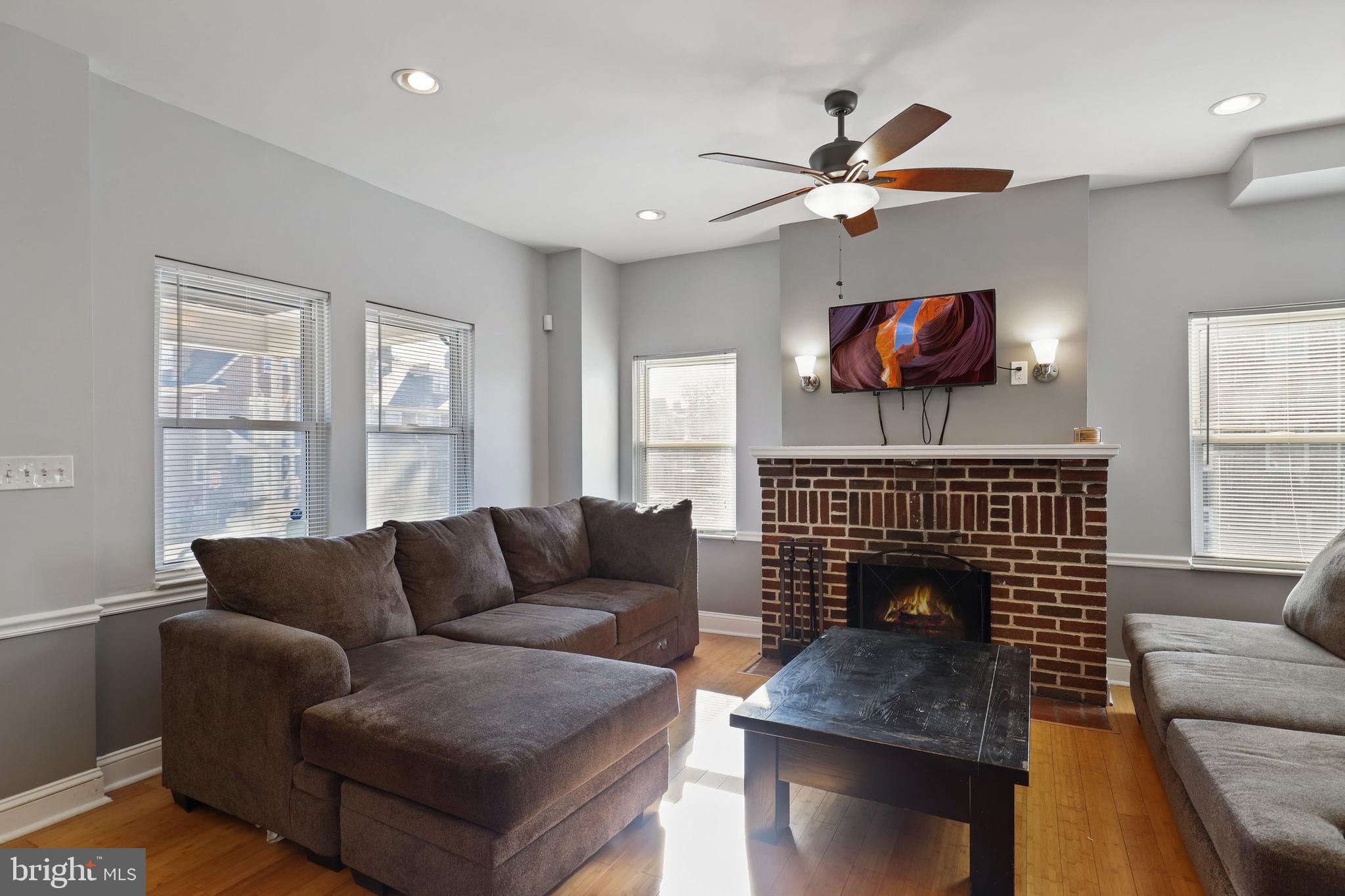 820 North Woodington Road Baltimore, MD 21229 - Photo 6 of 48