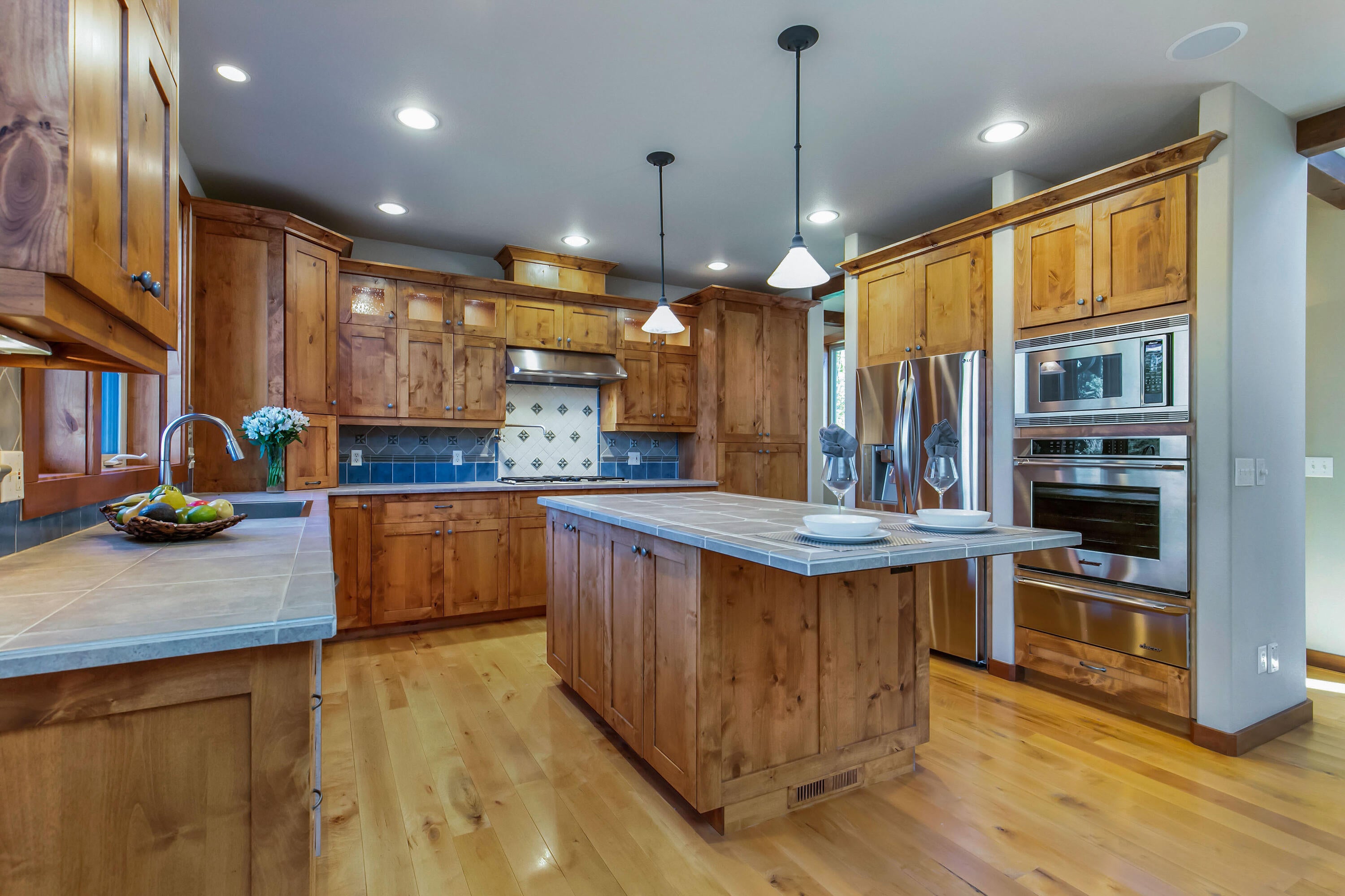 19460 Dayton Road Bend, OR 97703 - Photo 6 of 34 Gourmet kitchen with high end appliances.