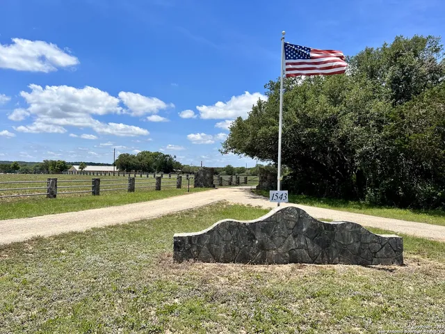 $9,900,000 | 1543 Cr 215, Bertram, TX 78605