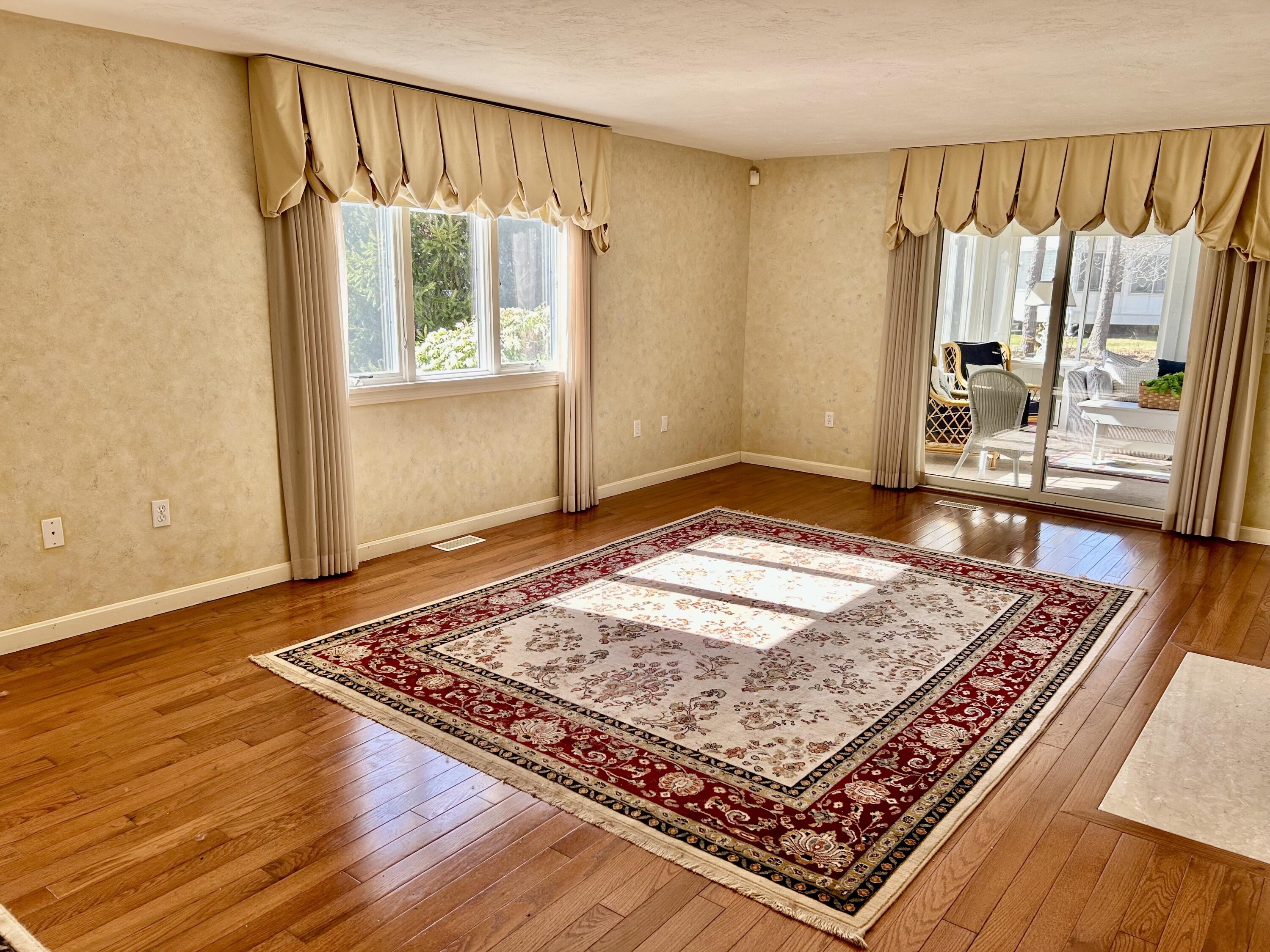 28 Windward Street, Unit 28 Mashpee, MA 02649 - Photo 4 of 37 a living room with rug