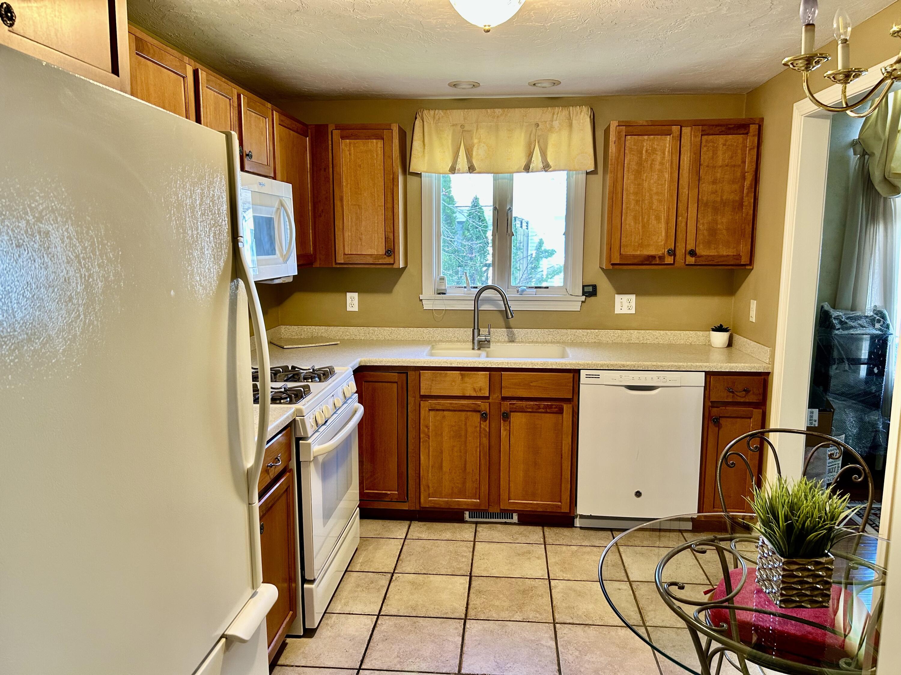 28 Windward Street, Unit 28 Mashpee, MA 02649 - Photo 7 of 20 kitch28wind