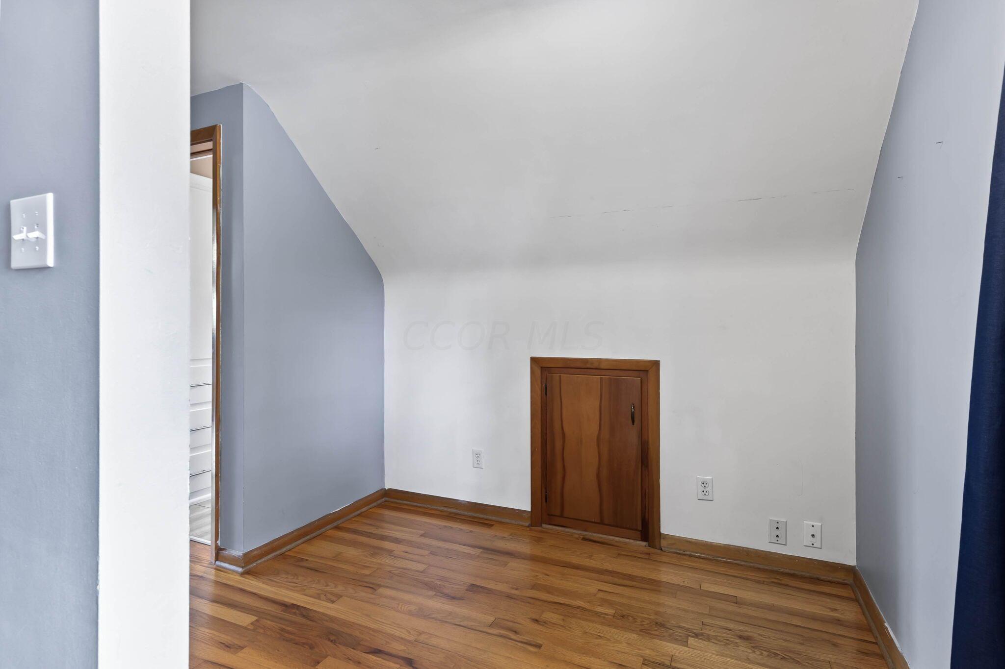 2796 Brandon Road Columbus, OH 43221 - Photo 22 of 44 Area for Desk