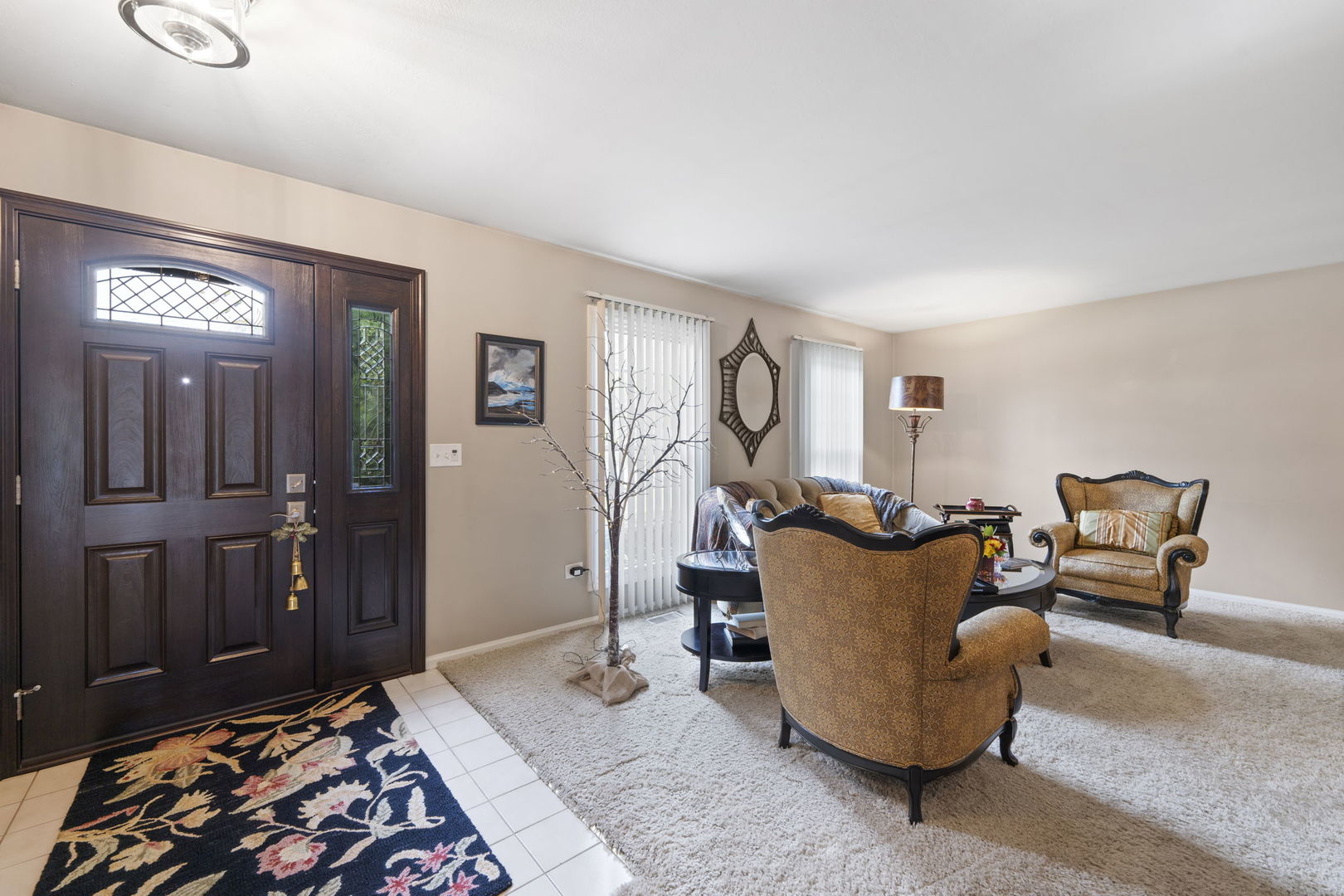 1085 John Drive Hoffman Estates, IL 60169 - Photo 14 of 41 a living room with furniture and a rug