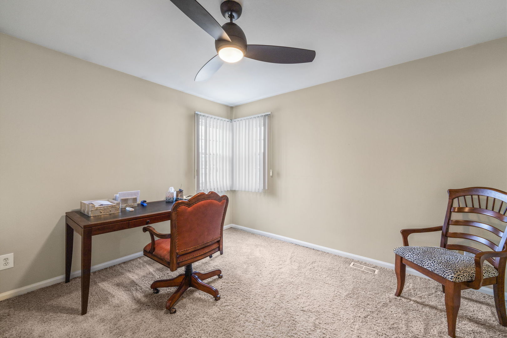 1085 John Drive Hoffman Estates, IL 60169 - Photo 19 of 41 a living room with furniture and a window