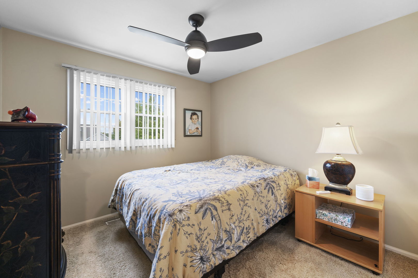 1085 John Drive Hoffman Estates, IL 60169 - Photo 25 of 41 a bedroom with a bed and a window