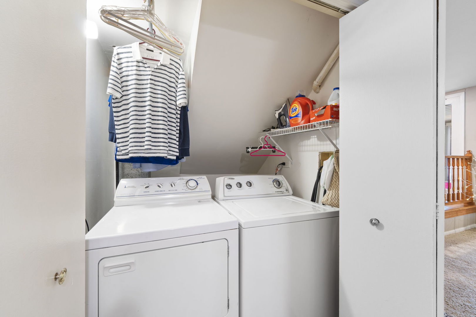 1085 John Drive Hoffman Estates, IL 60169 - Photo 28 of 41 a utility room with dryer and washer