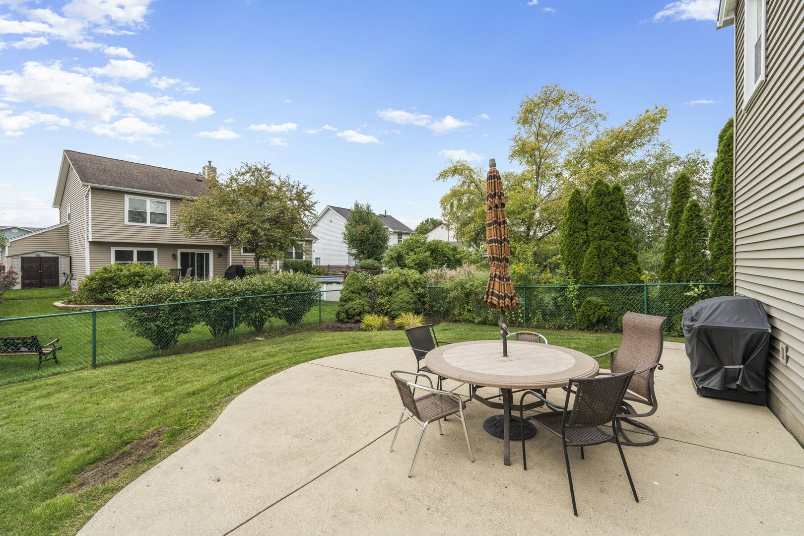 1085 John Drive Hoffman Estates, IL 60169 - Photo 36 of 41 a view of a patio with a table and a chairs