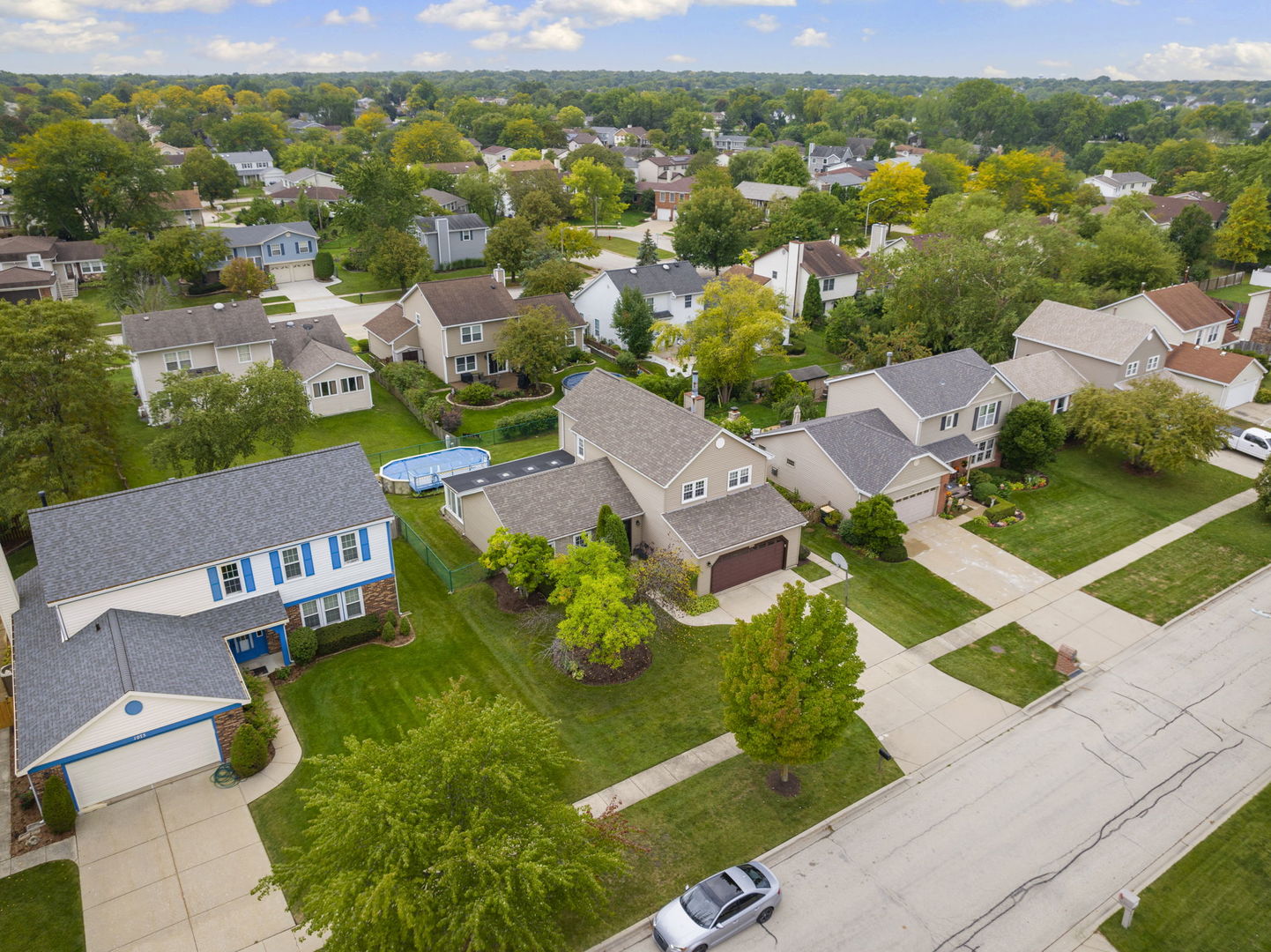 1085 John Drive Hoffman Estates, IL 60169 - Photo 37 of 41 an aerial view of multiple house