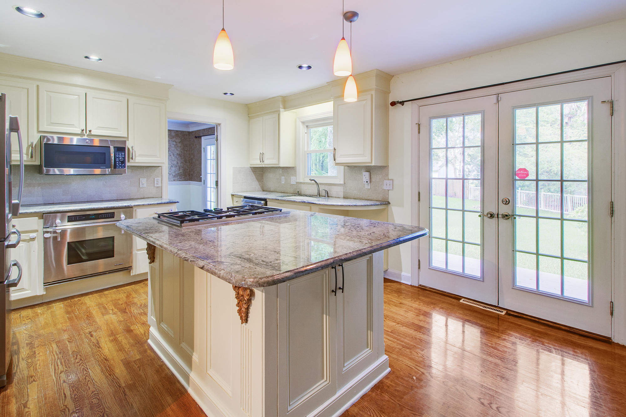 3 Ripplemoor Lane Charleston, SC 29414 - Photo 11 of 37 Kitchen island