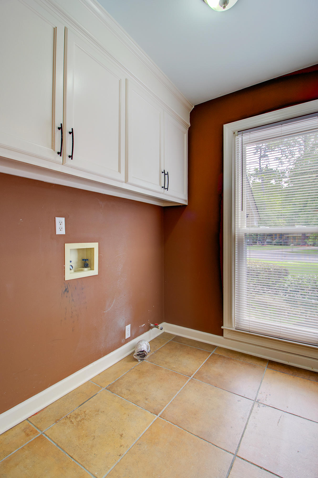 3 Ripplemoor Lane Charleston, SC 29414 - Photo 18 of 37 Laundry room